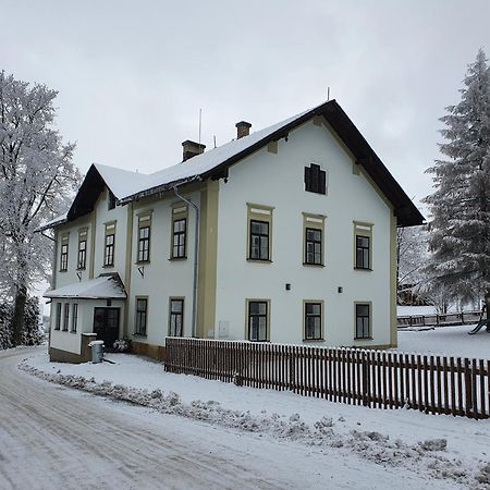 Stara Skola Hedec Aparthotel Kraliky Exterior photo